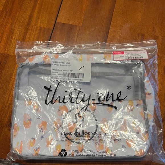 Thirty One Packing Cube Small in Soft Watercolor Spots! BNIP!! - Picture 4 of 7